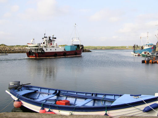 File:Ferry leaving Burtonport - geograph.org.uk - 51564.jpg