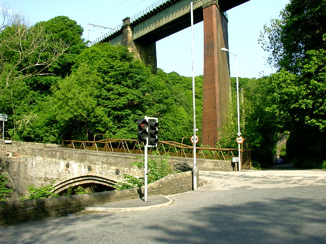 File:Broadbottom Bridges - geograph.org.uk - 11400.jpg