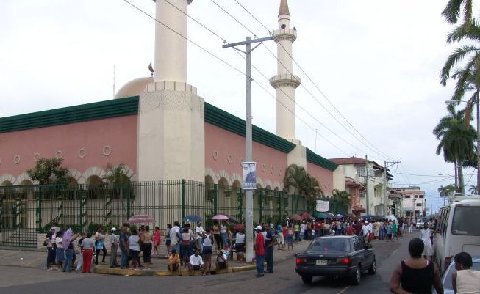 Archivo:Colon masjid.jpg