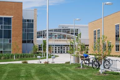 File:Davies High School building, Fargo , ND.jpg