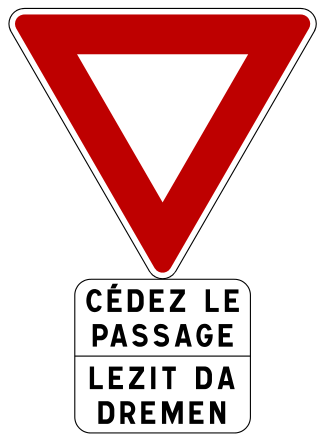 File:Breton yiels sign.png