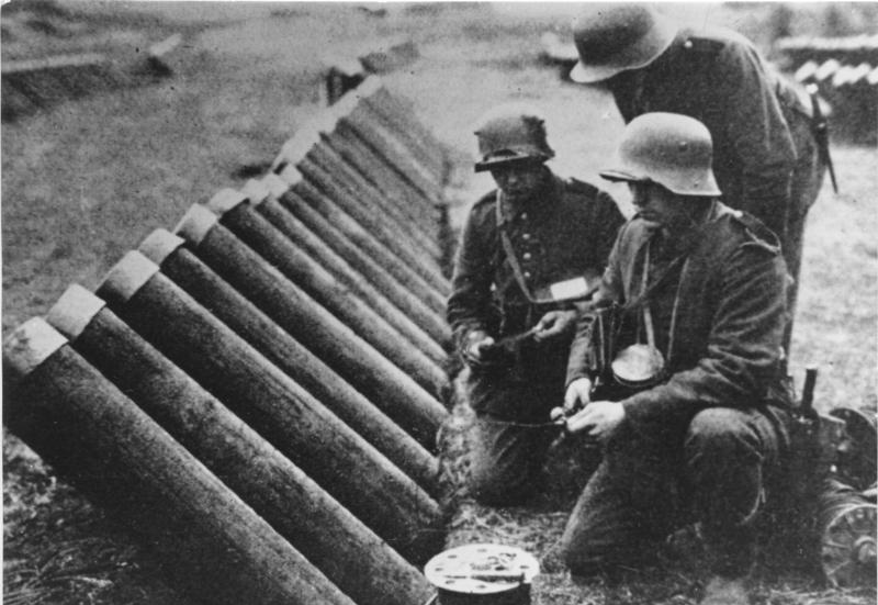 File:Bundesarchiv Bild 146-1969-024-67, Westfront, Deutsche Gaswerfer (18cm).jpg