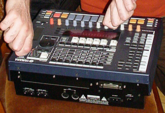 File:Yamaha SU700 Sampling Unit (1998) back & top.jpg