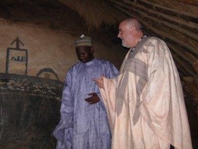 Archivo:DCM greeting local Imams at the Lamidat of Ngaoundéré.JPG