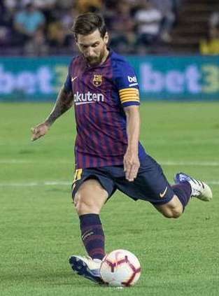 File:Lionel Messi vs Valladolid 3.jpg