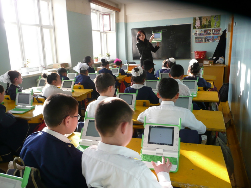 Файл:OLPC Class - Mongolia Ulaanbaatar.JPG