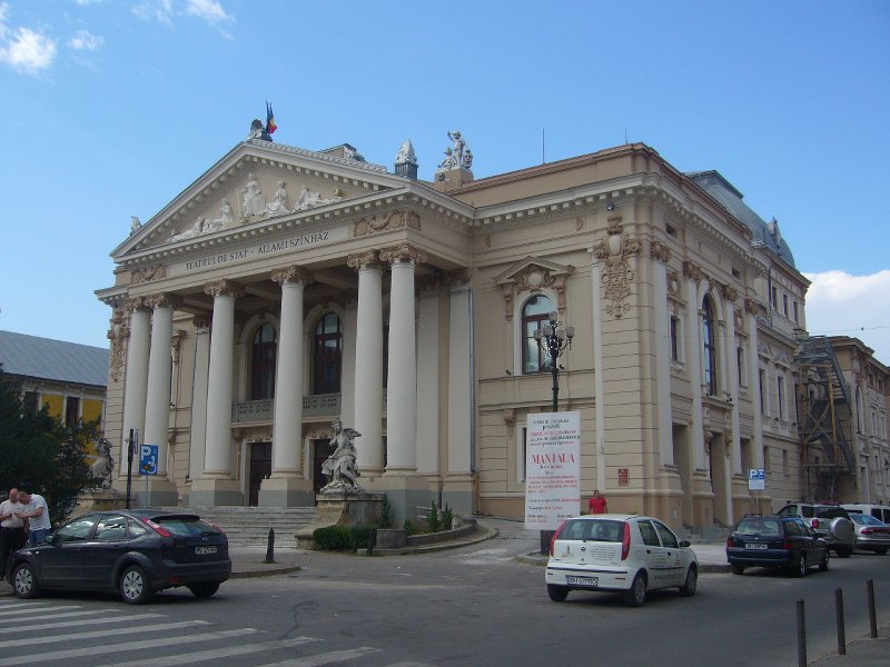 File:Teatrul de Stat Oradea.jpg