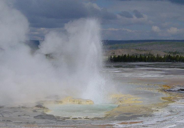 File:Clepsydra Geyser at Fountain Paint Pot in Yellowstone-750px.JPG