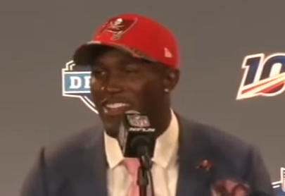 Файл:Devin White 2019.png