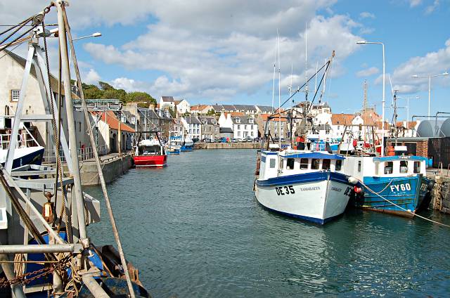 File:Pittenweem Harbour - geograph.org.uk - 176722.jpg