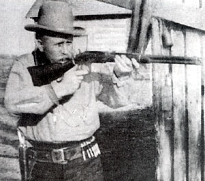 File:Bill Tilghman (1854-1924) Holding A Winchester Rifle.jpg