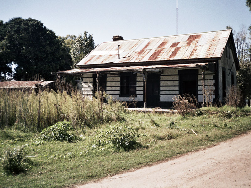 Archivo:Estación-Udaquiola-FCGR.jpg