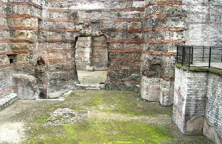 File:Thermes-de-Cluny-caldarium.jpg