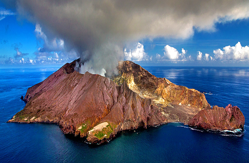 File:1 White Island.jpg