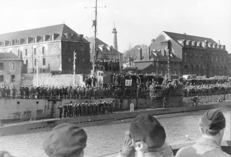 File:Bundesarchiv Bild 101II-MW-3983-23, Lorient, Einlaufen von U-123.jpg