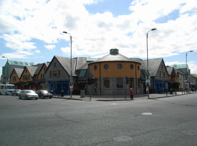 File:The Submarine Bar, Crumlin - geograph.org.uk - 447187.jpg