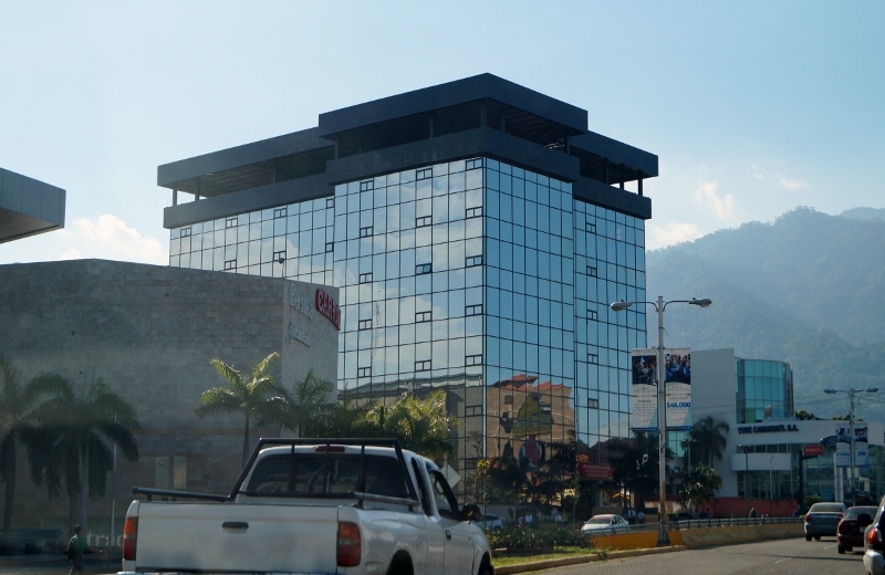 File:Zona Viva San Pedro Sula 1.jpg