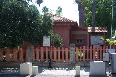 File:La casa a Zikhron Ya'aqov.JPG