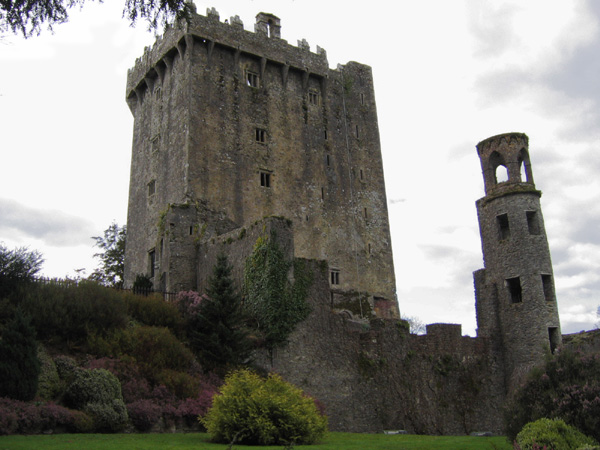 File:Blarney Castle 01.jpg