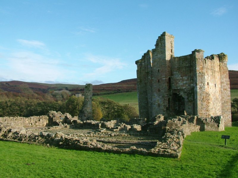 File:Edlingham Castle - Northumberland - England - 2004-10-31.jpg