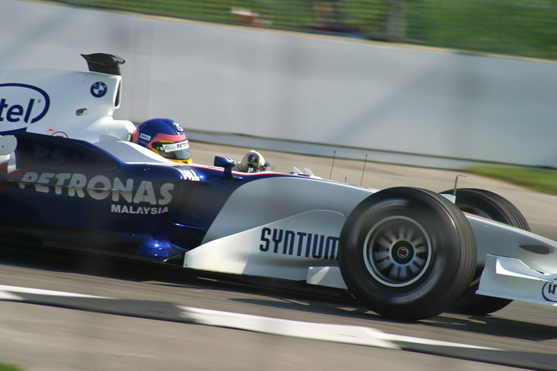 File:Jacques Villeneuve - Sauber BMW.jpg