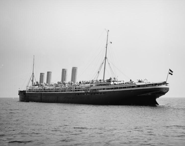 Файл:SS Deutschland seen near New York in 1903.jpg