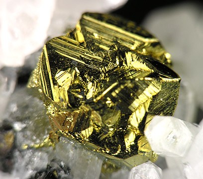 File:Chalcopyrite-Quartz-237645.jpg