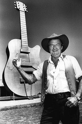 File:Slim Dusty with Golden Guitar.jpeg