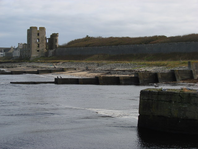 File:Thurso Castle - geograph.org.uk - 574325.jpg