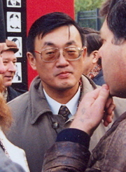 Файл:Valentin Tsoi Belyi Dom 1993 (cropped).jpg