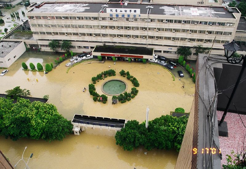 File:Songshan Armed Forces Hospital 20010917.jpg