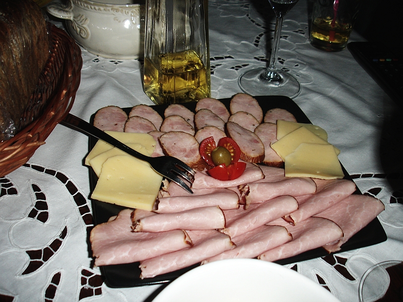 File:850 food.JPG