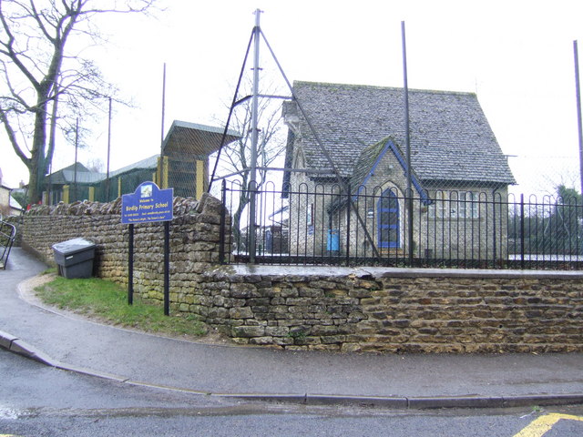 File:Birdlip Primary School - geograph.org.uk - 308381.jpg