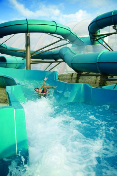 File:Waterpark Slides.jpg