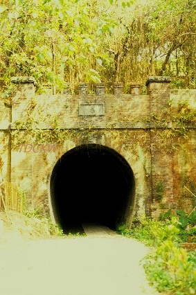 File:台鐵見返坂(西坑尾)隧道 Mikaerisaka-Hsikenui Tunnel.jpg