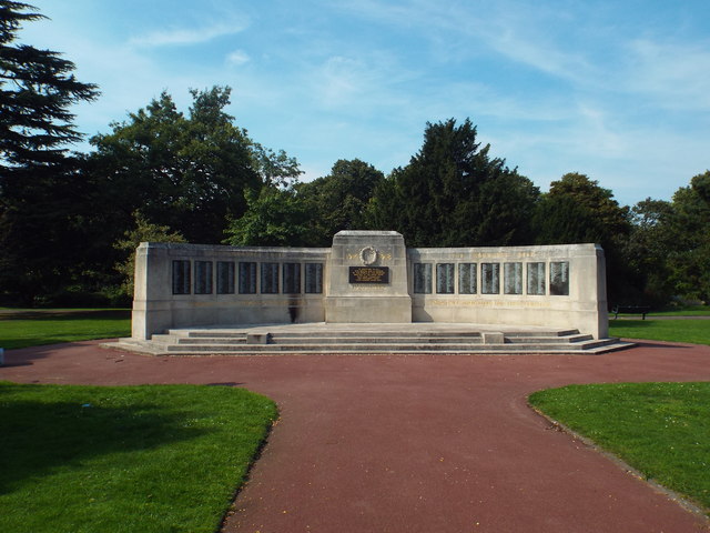 File:War memorial in Barking Park (geograph 5520259).jpg