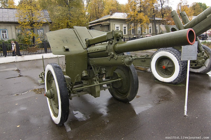 Файл:122mm howitzer M1938 (M-30) in Perm.jpg