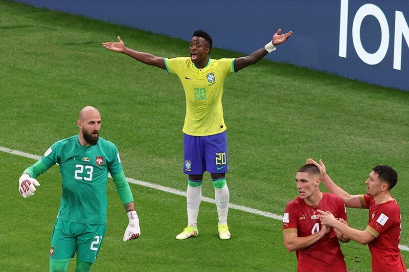 File:Brazil vs Serbia WC2022 Vinicius Jr and serbian players.jpg