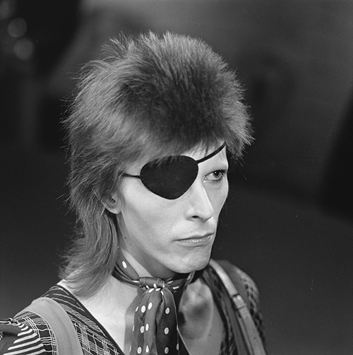 File:David Bowie - TopPop 1974 04.png