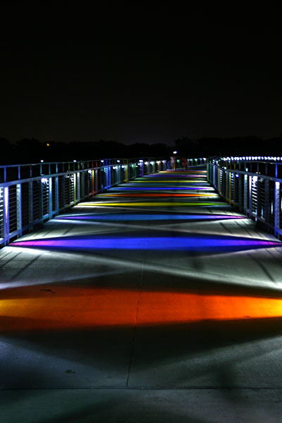 File:Kruidenier Trail Bridge at night.jpg