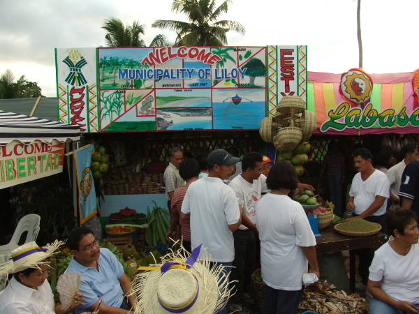 File:HudyakaZanortLiloyATI Booth052905 02.JPG