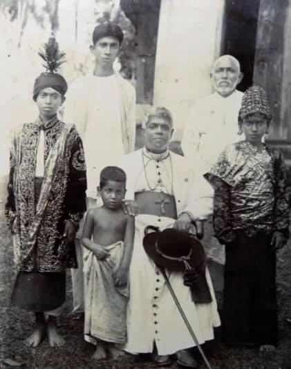 File:Knanaya in Ceremonial Attire.jpg