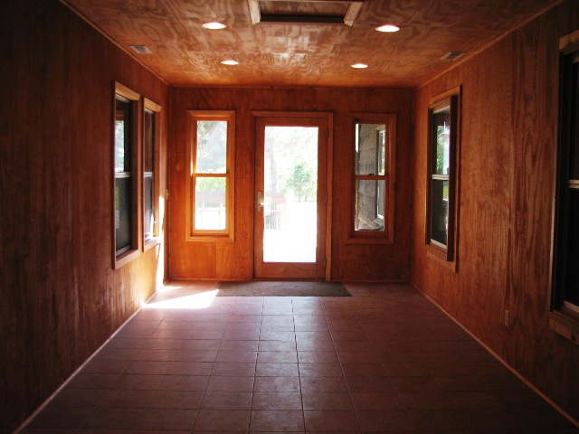 File:Silha Mud Room (3769553183).jpg