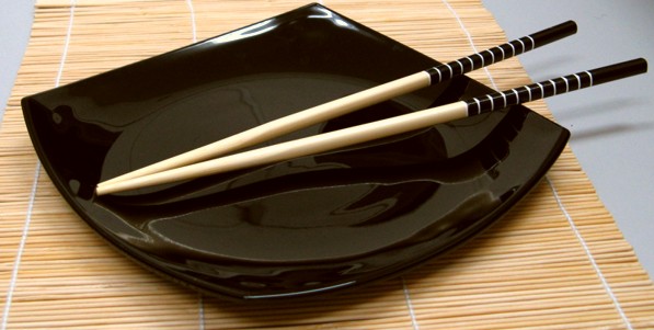 Файл:Chopsticks on a dish.jpg