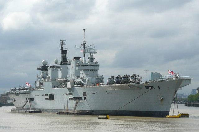 Файл:HMS Illustrious at Greenwich - geograph.org.uk - 1291717.jpg