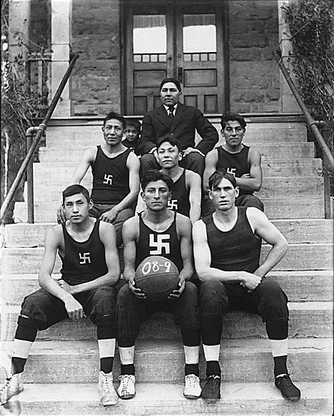 Файл:Native American basketball team.jpg