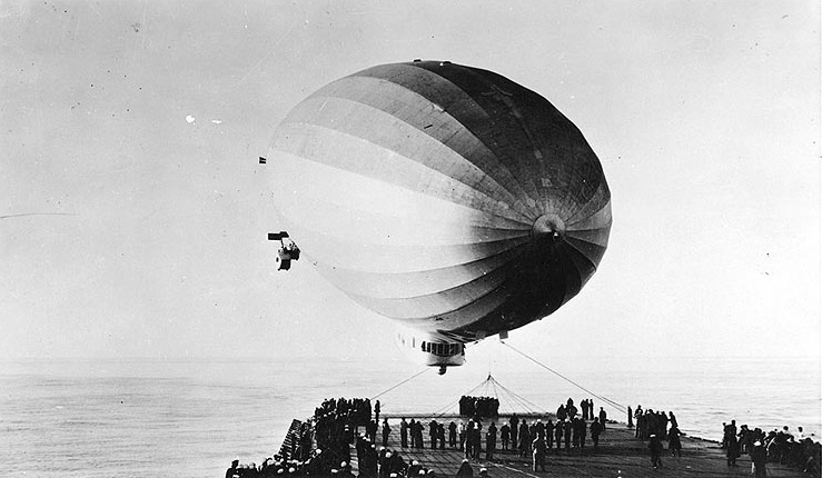 File:ZR-3 on USS Saratoga.jpg