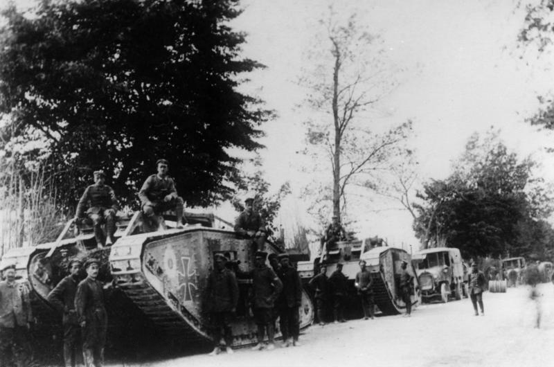 Файл:Bundesarchiv Bild 183-R28717, Frankreich, deutsche Panzerschwadron.jpg