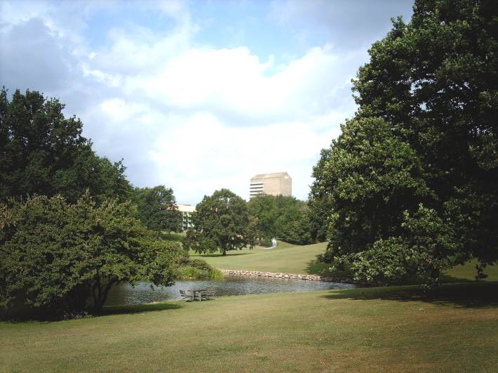 File:Aarhus Universitet - Lake and library.jpg