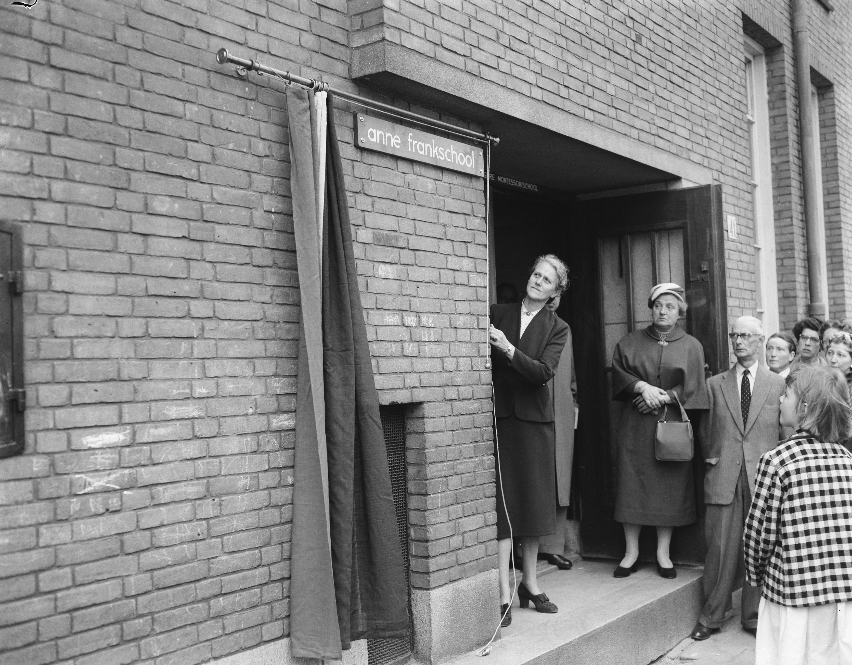 Officiële hernoeming tot Anne Frankschool in 1957